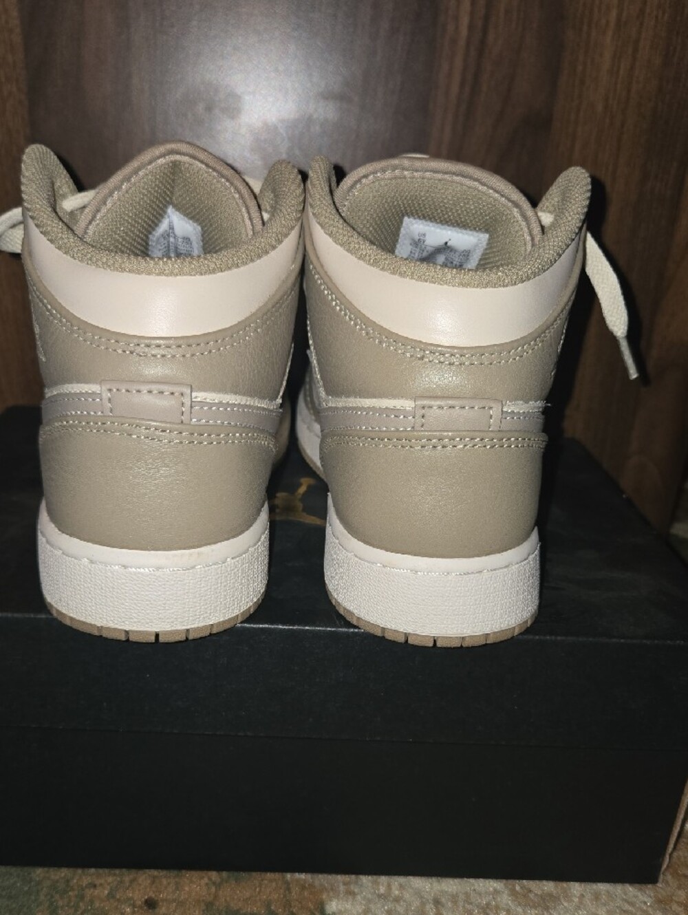 Air Jordan 1 Big Kids Mid Sneakers Size 6Y Beige and Cream - Picture 3 of 5